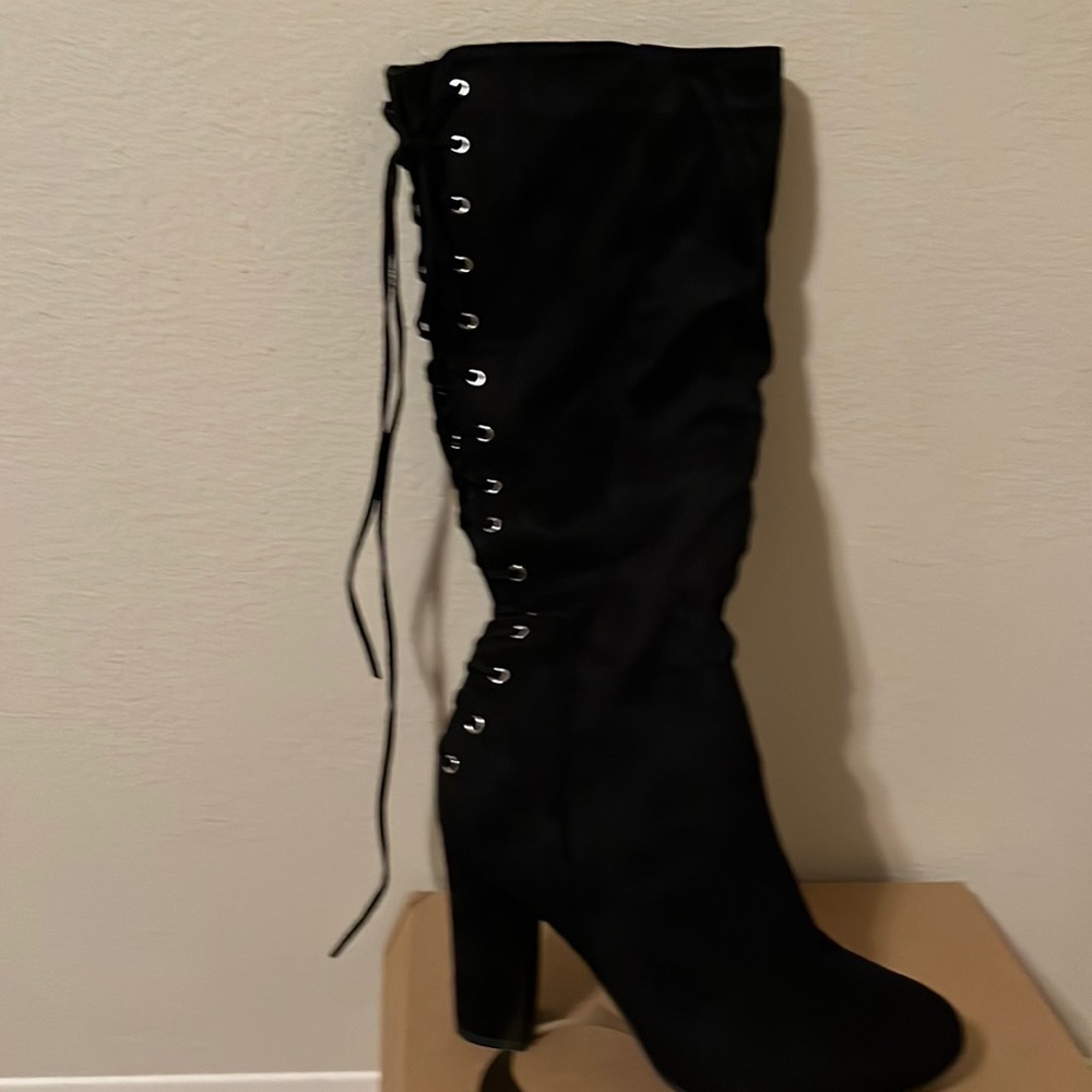 Brand are by charlottes Russe, Size are a 9, color are black,style are Mia